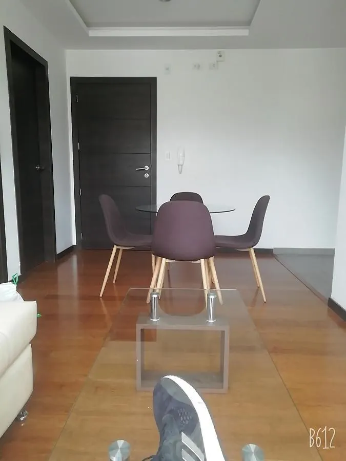 Apartamento Ejecutivo Vista a Quito, Cerca a la Carolina 0*, Quito